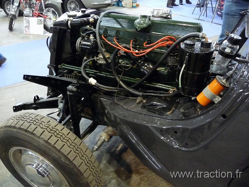 Epoquauto (164).JPG - 05/11/2010 - 69000 LYONƒPOQU'AUTO32�me Salon International Autos & Motos AnciennesCITROèN traction 15 SIX dŽcouvrableen cours de restauration